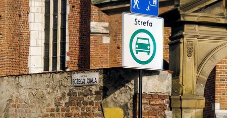 Europejskie miasta ograniczają wjazd starszym autom. Wkrótce kolej na Polskę?