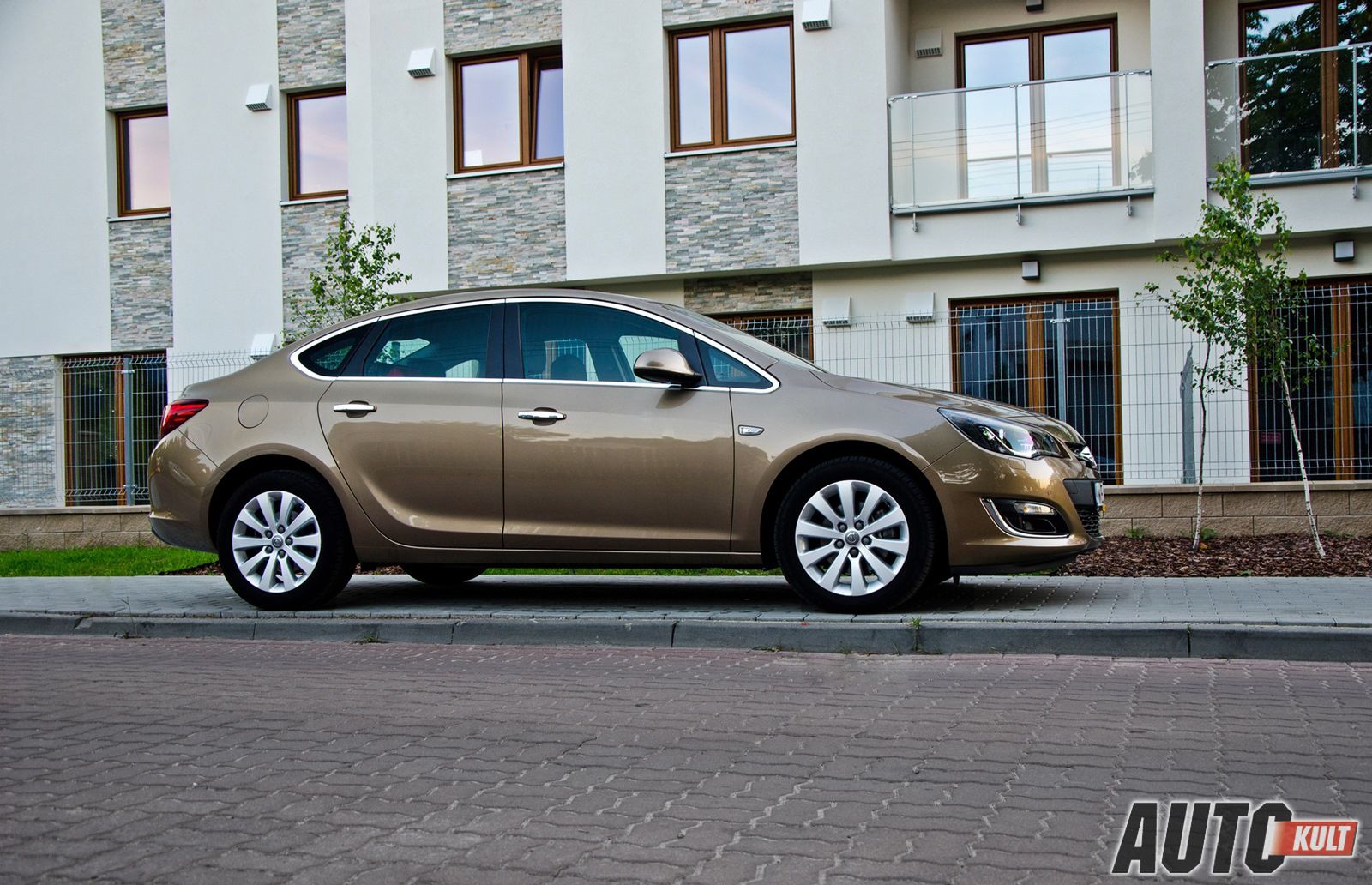 Opel Astra Tourer 1,4 Turbo LPGTEC Enjoy vs. Opel Astra Sedan 1,7 CDTI Business - test [galeria] 26