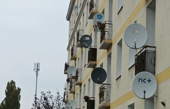 Przychody europejskich sieci kablowych i platform cyfrowych spadną o 5 mld dol.