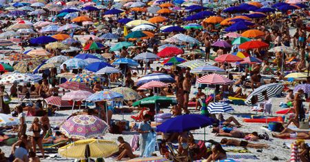 Sprzedawał kokosy na włoskiej plaży. Takiego finału się nie spodziewał