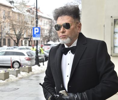 Krzysztof Rutkowski nie zawsze miał charakterystyczną fryzurę. Jak wyglądał przed laty? Będziecie zaskoczeni