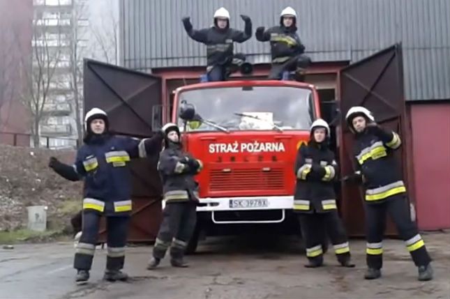 A widzieliście już "My, Słowianie" w wersji ze strażakami?