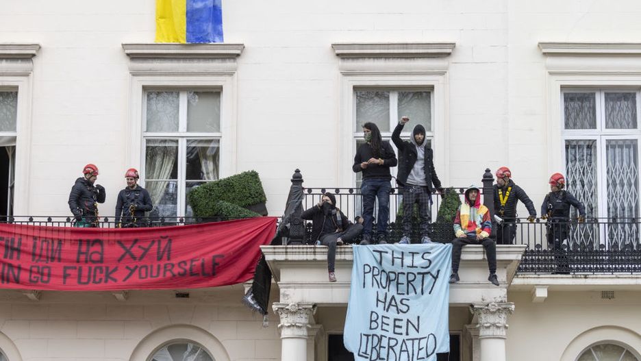 Aktywiście zajęli willę Olega Deripaski w Londynie 