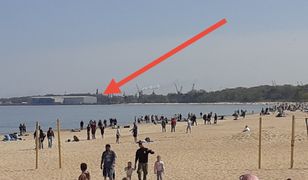 Zdjęcie z plaży powodem wezwania na policję. Internauci tłumaczą