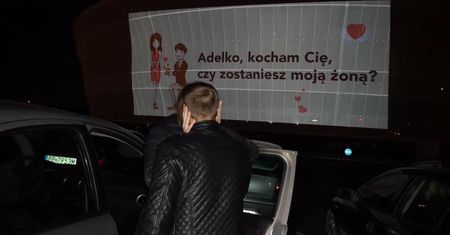 Wrocław. Oświadczyny podczas kina samochodowego. Padło "tak"