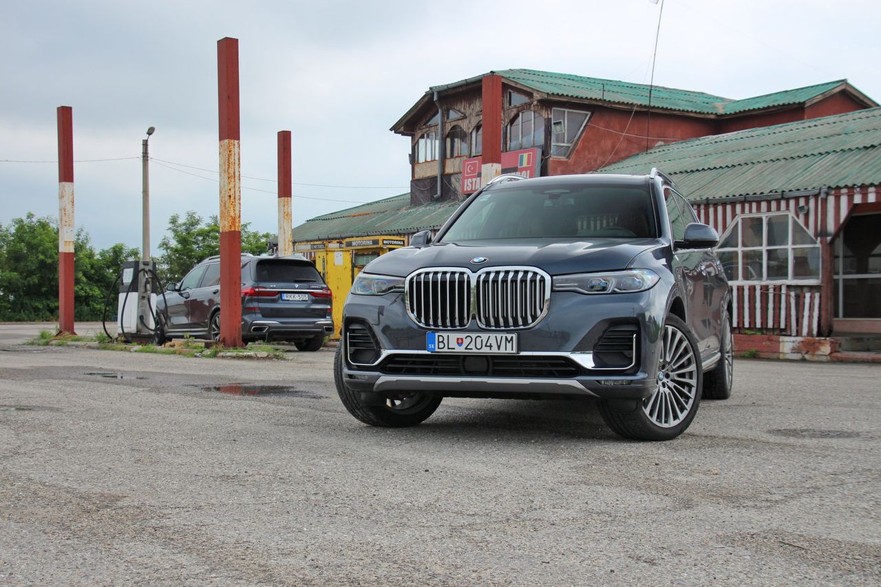 Największy SUV BMW nie lubi wilgoci