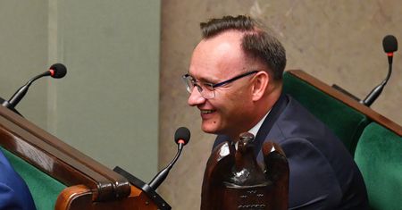 Wybrało go PiS, odejdzie jako pierwszy? "Niestety, wiatr historii"