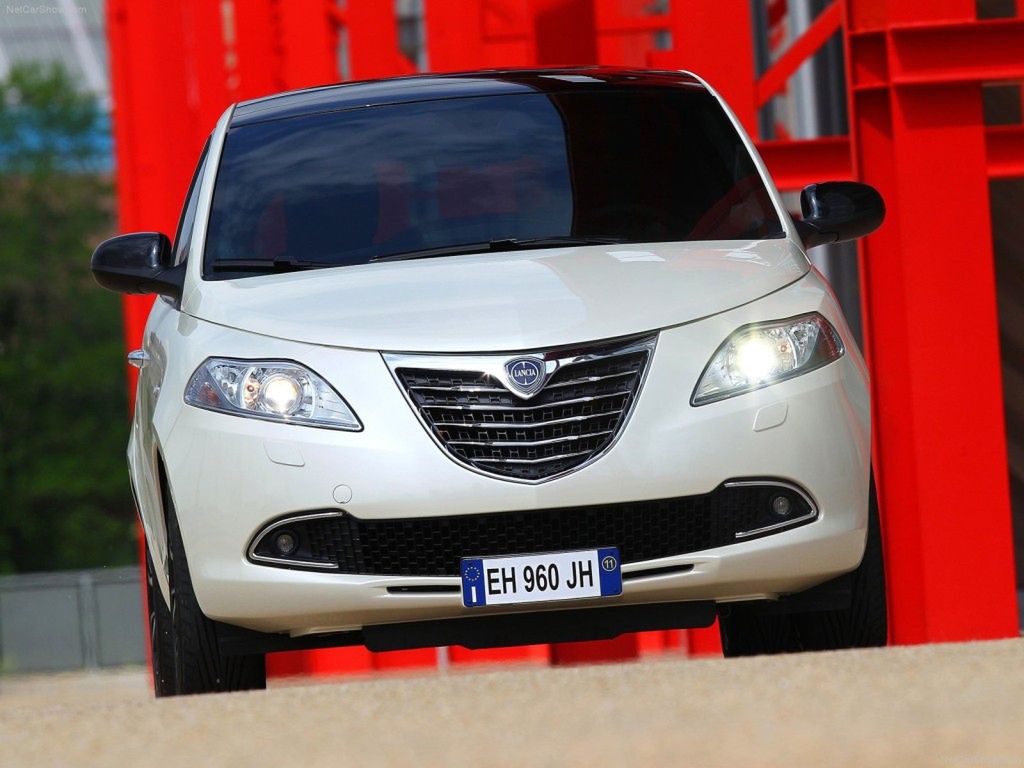 Lancia Ypsilon 10