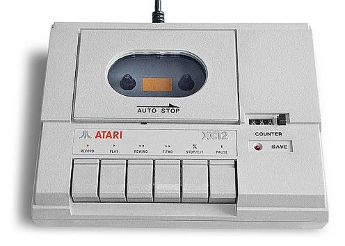 Magnetofon kasetowy. Zmora każdego właściciela Atari.