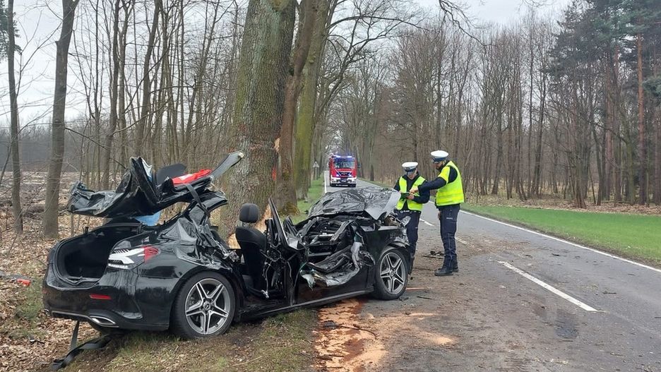 Nieudany manewr wyprzedzania. Kierowca zginął na miejscu