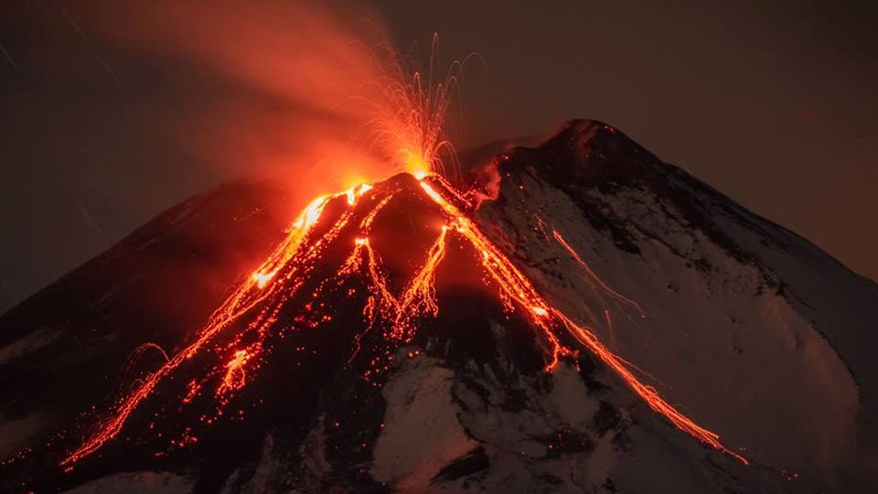 Wulkan Etna znowu aktywny. Zobacz przepiękne zdjęcia erupcji 1