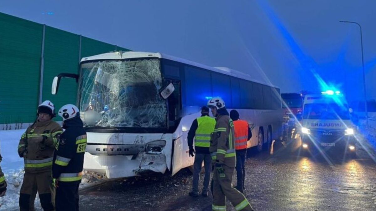 W woj. mazowieckim doszło do zderzenia dwóch autobusów.