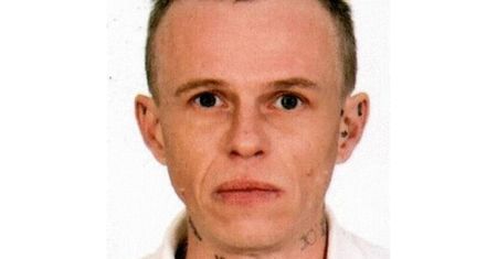 Wyszedł z domu pod osłoną nocy i przepadł. Policja pilnie szuka 43-letniego Piotra. Ma bardzo charakterystyczne tatuaże