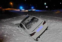 Pościg za BMW zakończony w rowie. 22-latek nie miał uprawnień i uderzył w radiowóz