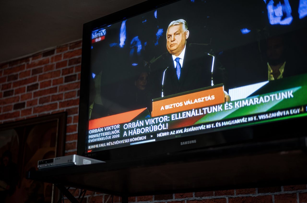 Media: po wygranej Orbana UE powinna "wystawić Węgry za drzwi"