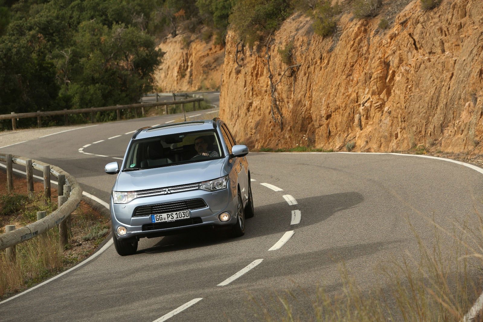 Mitsubishi Outlander PHEV 1