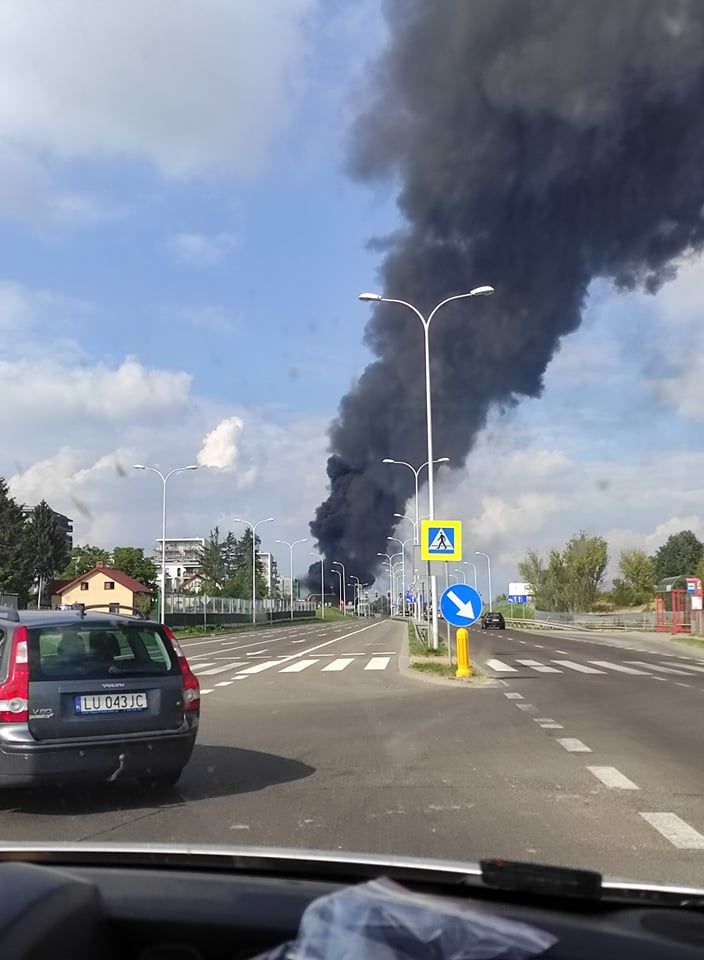 Pożar przy ul. Poligonowej. Dym widoczny nad Lublinem