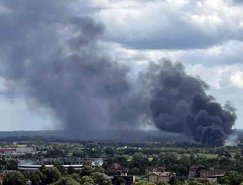 Wielki pożar w Gorzowie. W ogniu warsztat i zakład wymiany opon