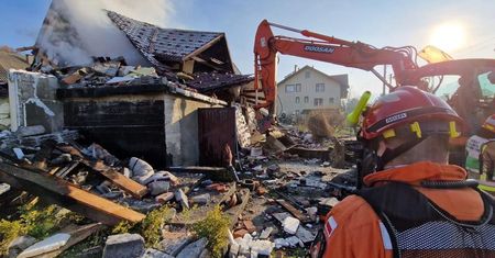 Ciała pod gruzami. Ściągnęli reflektory i psy tropiące. Ratownicy o wybuchu na Śląsku