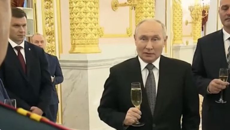 władimir putin, bankiet, bunkry, media społecznościowe Pijany Władimir Putin w telewizji? Nagranie wzbudziło wątpliwości