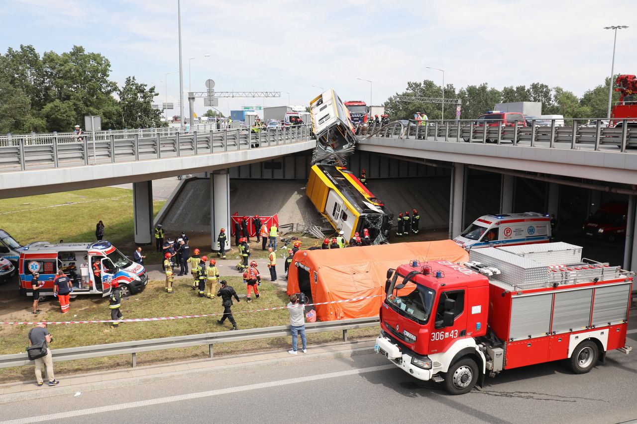 Warszawa. Wypadek autobusu na S8. Prokuratura: Kierowca zatrzymany