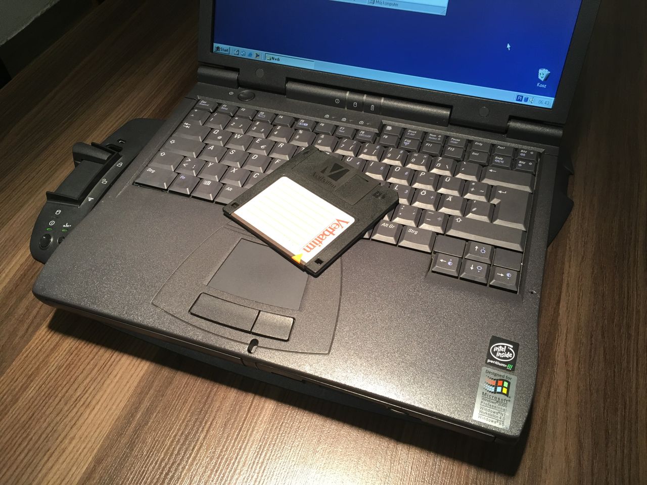 Retromaniak: DELL Latitude CPx J650GT – wszystkomający retro laptop, który uwielbiam