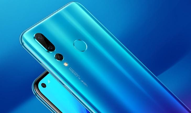 Huawei P20 Lite 2019 w pełnej krasie. Ma ekran z otworem i poczwórny aparat główny