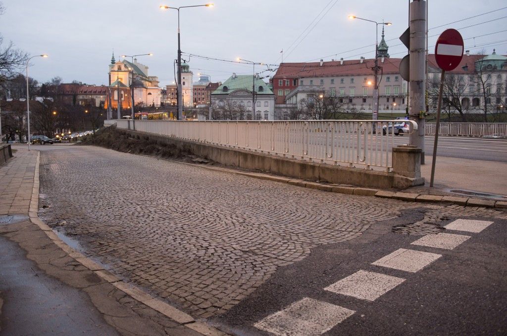 Zamknięto ważny wjazd na most Śląsko-Dąbrowski. Remontują mur oporowy