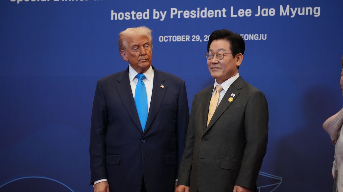 GYEONGJU, SOUTH KOREA - OCTOBER 29: U.S. President, Donald Trump (L), stands next to South Korean President, Lee Jae Myung (R), ahead of a dinner in honor of U.S. President, Donald Trump, at the Hilton Gyeongju on October 29, 2025 in Gyeongju, South Korea. Trump is in South Korea for the APEC meetings, following an appearance at the ASEAN summit in Malaysia, and a trip to Japan, where he called on Japanese Emperor Naruhito and new Prime Minister Sanae Takaichi. (Photo by Andrew Harnik/Getty Images)