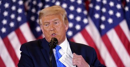 Upadek Trumpa coraz bliżej, ale... Prezydent ma asa w rękawie