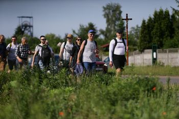 Setki kilometrów na piechotę. Kolejne pielgrzymki ruszają na Jasną Górę