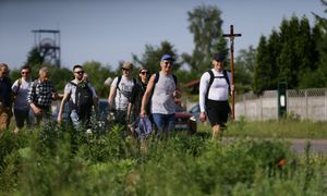 Setki kilometrów na piechotę. Kolejne pielgrzymki ruszają na Jasną Górę