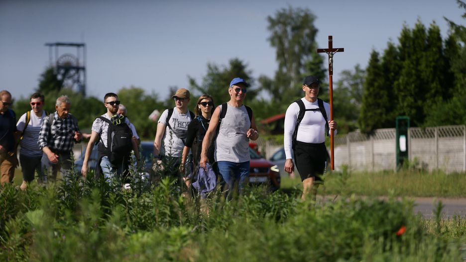 Uczestnicy pielgrzymki nierzadko idą przez kilkanaście dni