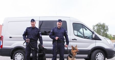 Policja w Poznaniu ma nowy specjalistyczny wóz. Będzie służył do przewozu psów