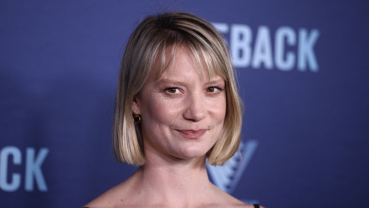 SYDNEY, AUSTRALIA - DECEMBER 06: Mia Wasikowska attends the Sydney premiere of Blueback at Hoyts Entertainment Quarter on December 06, 2022 in Sydney, Australia. (Photo by Don Arnold/WireImage)