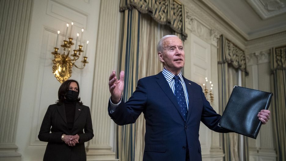 Koronawirus w USA. Joe Biden zapowiedział, że podpisze przegłosowaną ustawę