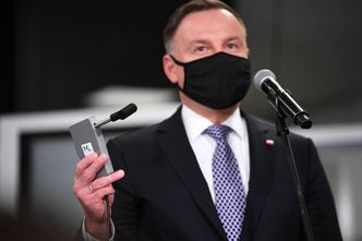 Koronawirus. Polski "covidowy alkomat" w firmach i na lotniskach? Koniec testów planowany w przyszłym tygodniu