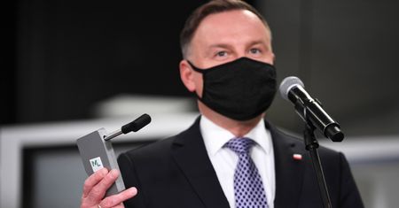 Koronawirus. Polski "covidowy alkomat" w firmach i na lotniskach? Koniec testów planowany w przyszłym tygodniu