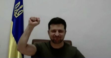 Tłumacz CNN nie był w stanie ukryć emocji. Podczas wystąpienia Zełenskiego łamał się mu głos