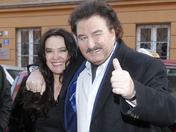 "Kontrolowała wszystko". Oto co wyszło o żonie Krawczyka