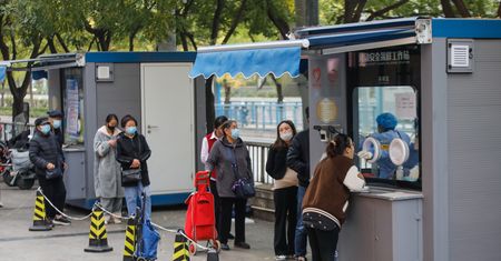 Chiny dokręcają śrubę gospodarce. Wciąż przez COVID-19