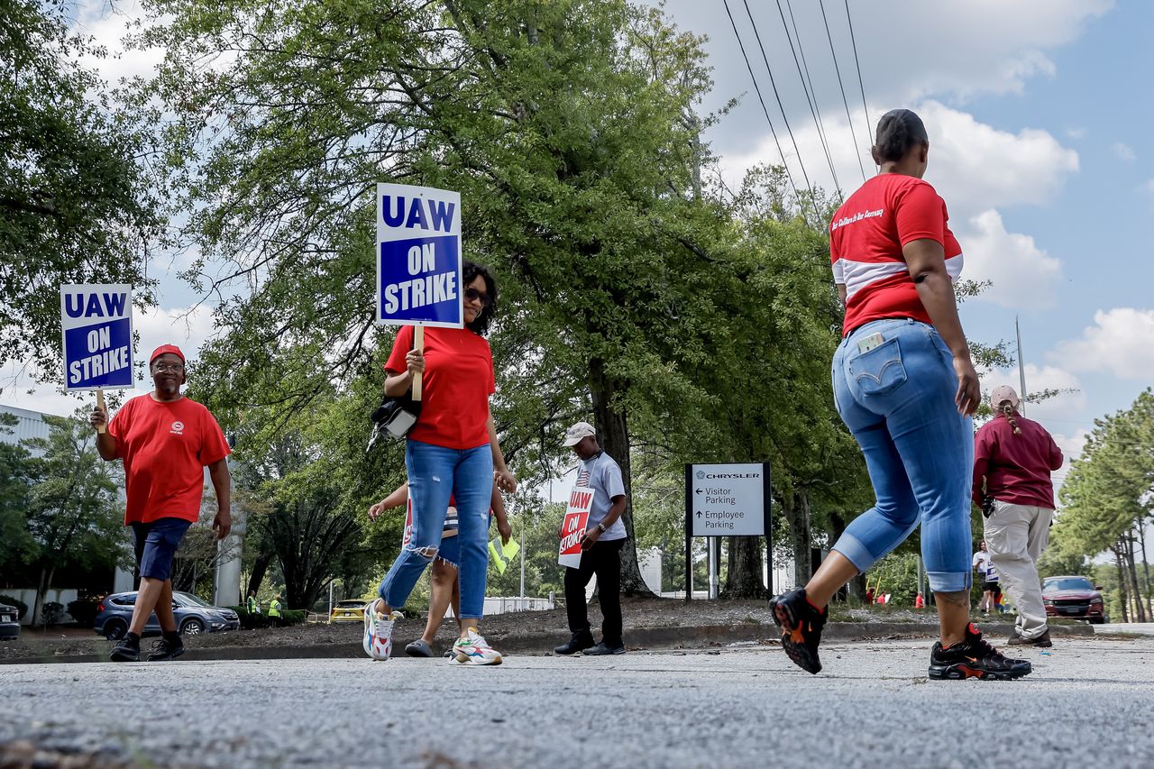 UAW rozszerza listę placówek objętych strajkiem