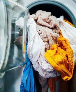 Dlaczego drzwi pralki są wklęsłe? Odpowiedź może zaskoczyć