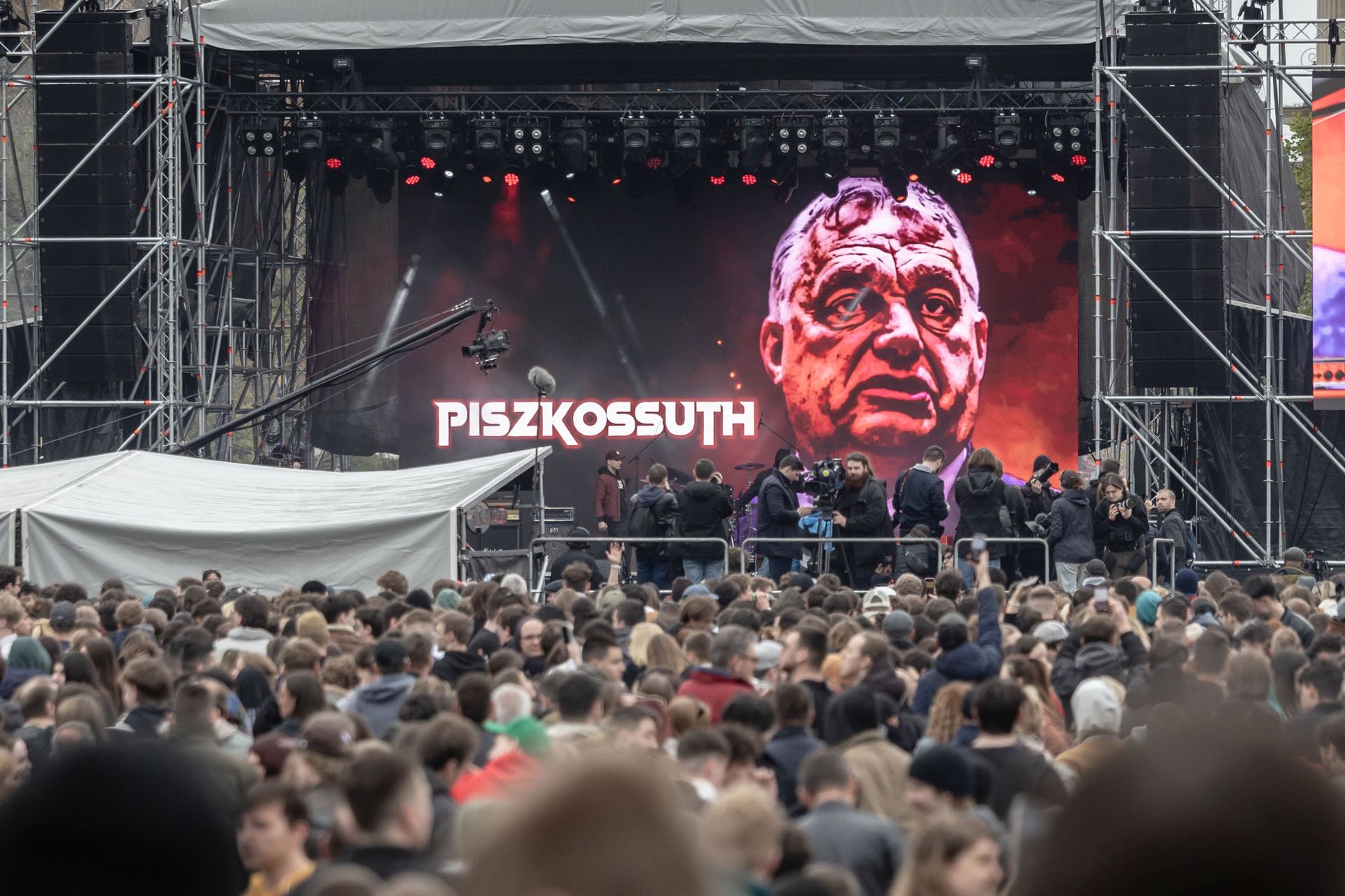 Orbán kontra Magyar. Budapeszt wyszedł na ulice