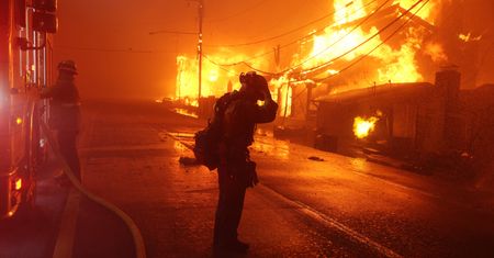 Pożary w Los Angeles. Ekspert: Jak pod wpływem miotacza ognia