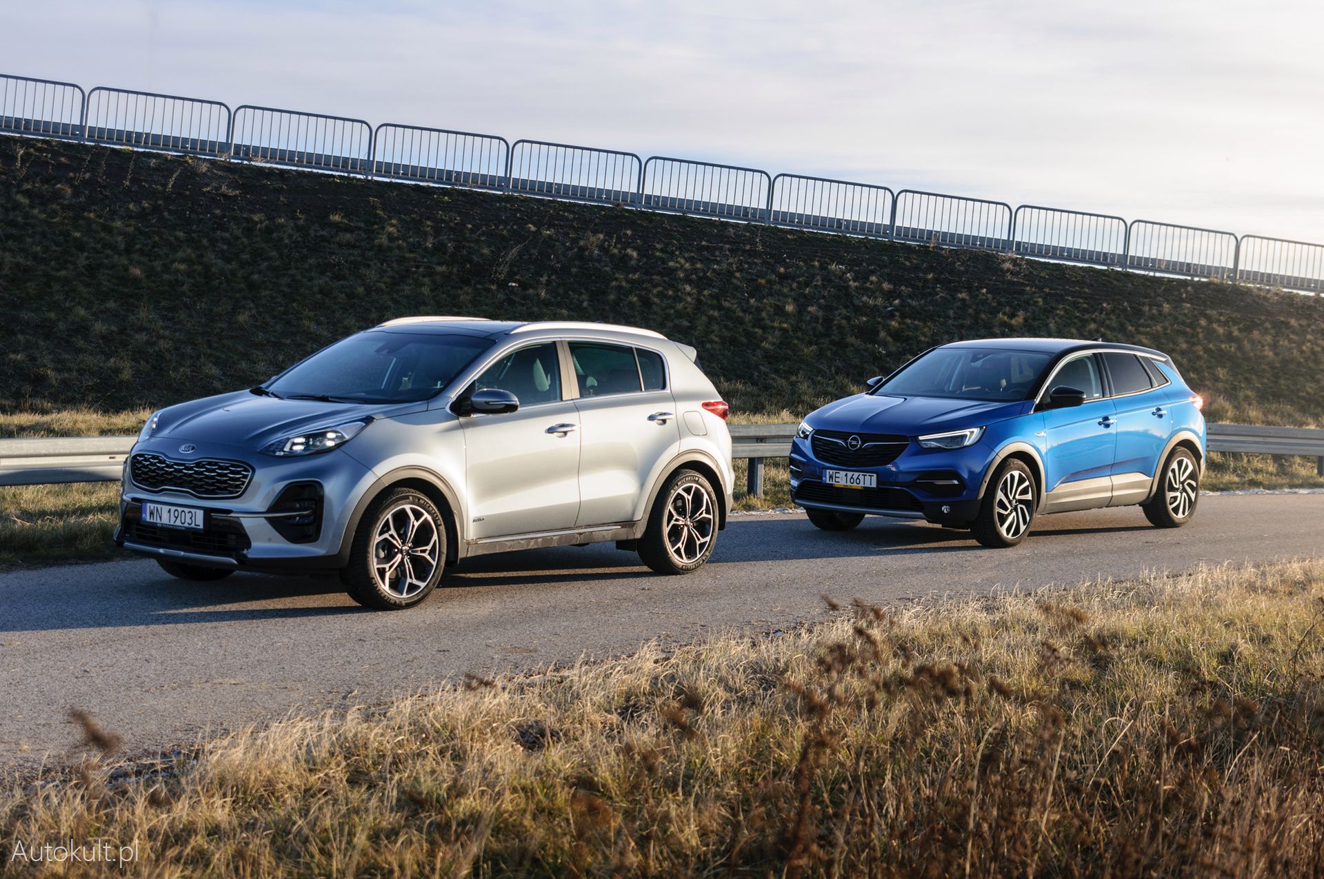 Opel Grandland X 2.0 CDTi vs Kia Sportage 2.0 CRDi (fot. Mariusz Zmysłowski)