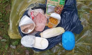 "Prezent" po turystach. Naprawdę to zostawili. Leśnicy zniesmaczeni