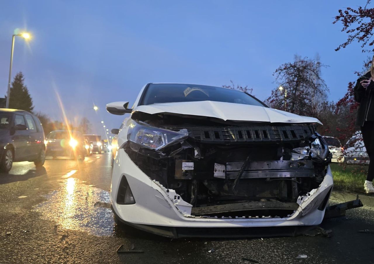 Koszalin: Nie zatrzymał się do kontroli. Uszkodził trzy auta