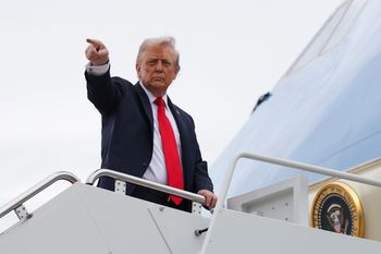 Air Force One Trumpa i pasażerski samolot były na kursie kolizyjnym