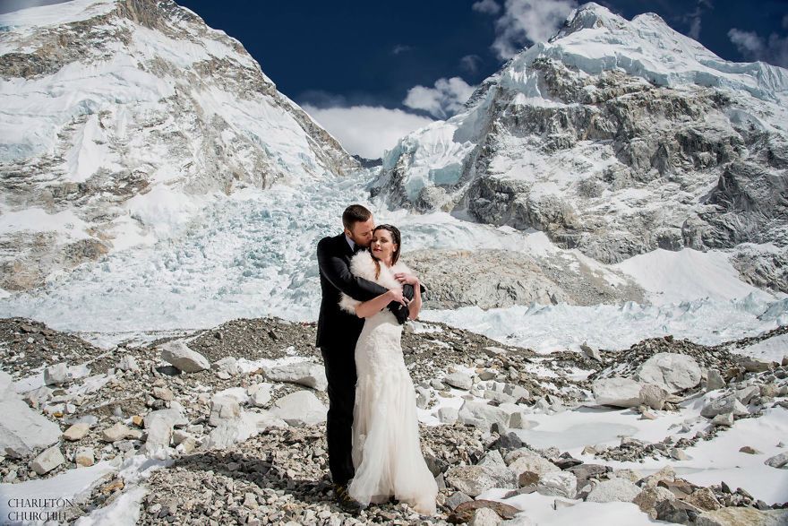 Ślub na szczycie Mount Everest? Dlaczego nie! Zdjęcia są zachwycające 15